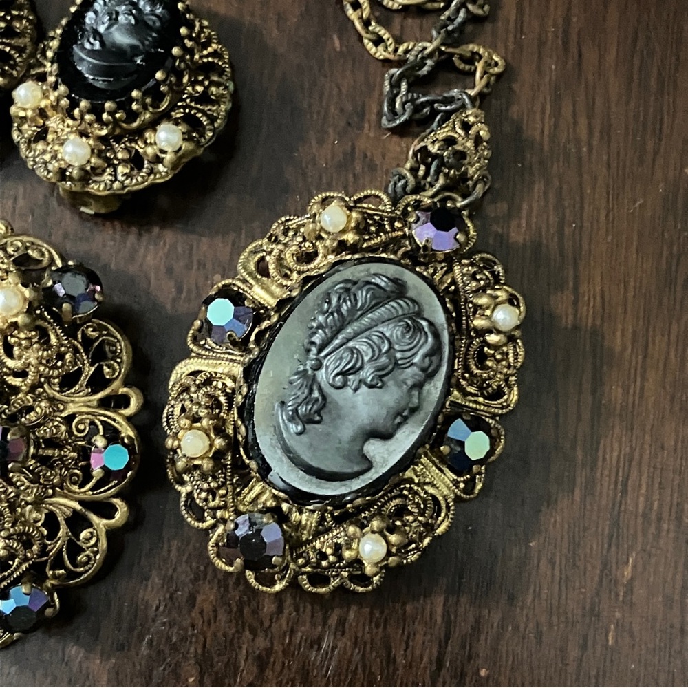 Vintage West Germany Black Glass Cameo Jewelry Set - Necklace, Brooch & Earrings - Picture 5 of 15